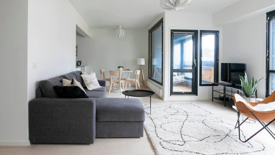 2ndhomes Modern 1BR Apartment w Balcony