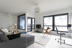 Appartement Prestige | Aire de séjour | Téléviseur de 36 po avec télévision par cùble
