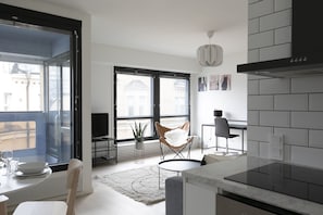 Appartement Prestige | Aire de séjour | Téléviseur de 36 po avec télévision par cùble