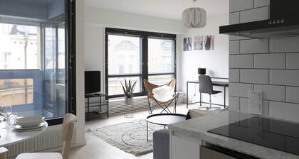 2ndhomes Modern 1BR Apartment w Balcony