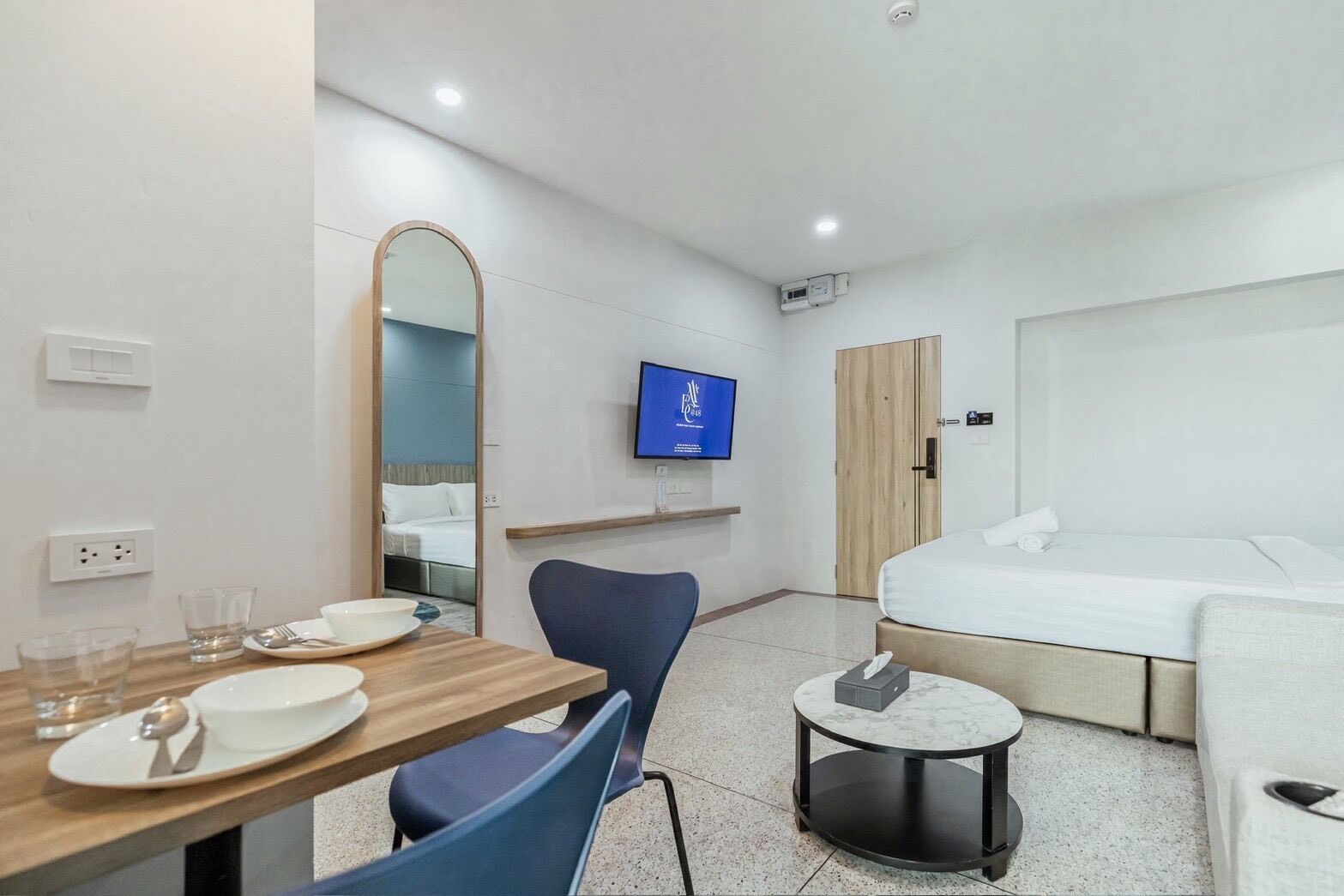 Standard Studio | Living area | Smart TV
