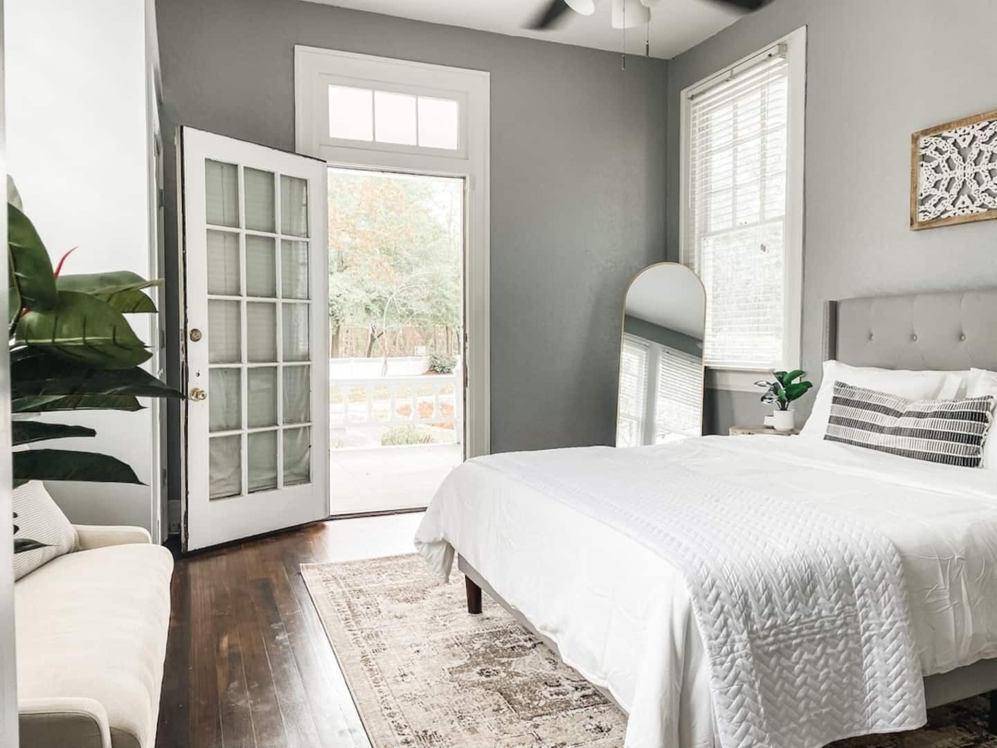 4 slaapkamers, een strijkplank/strijkijzer, gratis wifi, beddengoed