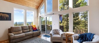 Wildlife Sightings!, Hot Tub, 3 King Beds/1 Queen!