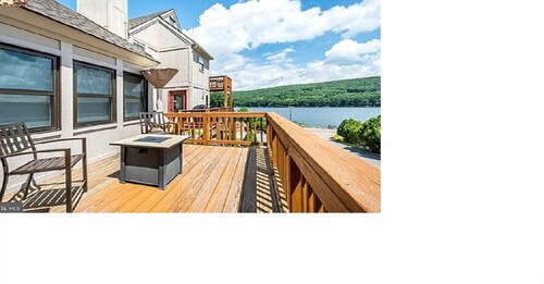 In the Heart of Deep Creek, Wood Fire, steps Lake, Coffee, Pizza, minutes Whisp,