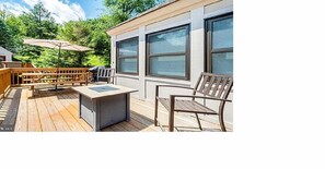 Outdoor dining - In the Heart of Deep Creek, Wood Fire, steps Lake, Coffee, Pizza, minutes Whisp, (Oakland)