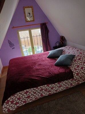 3 Schlafzimmer, Schreibtisch, Bügeleisen/Bügelbrett, WLAN