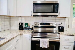 Frigorifero, microonde, forno, lavastoviglie