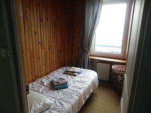 3 Schlafzimmer, Schreibtisch, Bügeleisen/Bügelbrett, Reisekinderbett