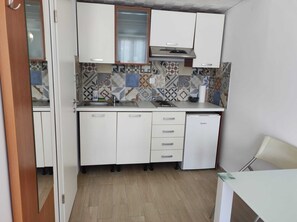 Dining tables - Mountain view studio (DUGOBABE, 21202)