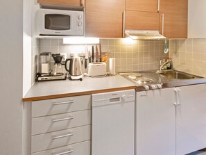Fridge, microwave, dishwasher, cookware/dishes/utensils - Ylläs chalets 3309 by Interhome (Ylläsjärvi)