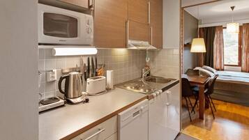 Fridge, microwave, dishwasher, cookware/dishes/utensils