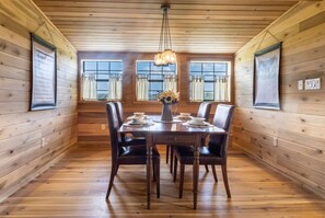Dining - The Barnhouse for 4 @ TimberRose Ranch FBG TX (Fredericksburg)