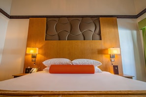 Premium bedding, in-room safe, individually furnished, desk - Sago Palm Hotel (Ocho Rios)