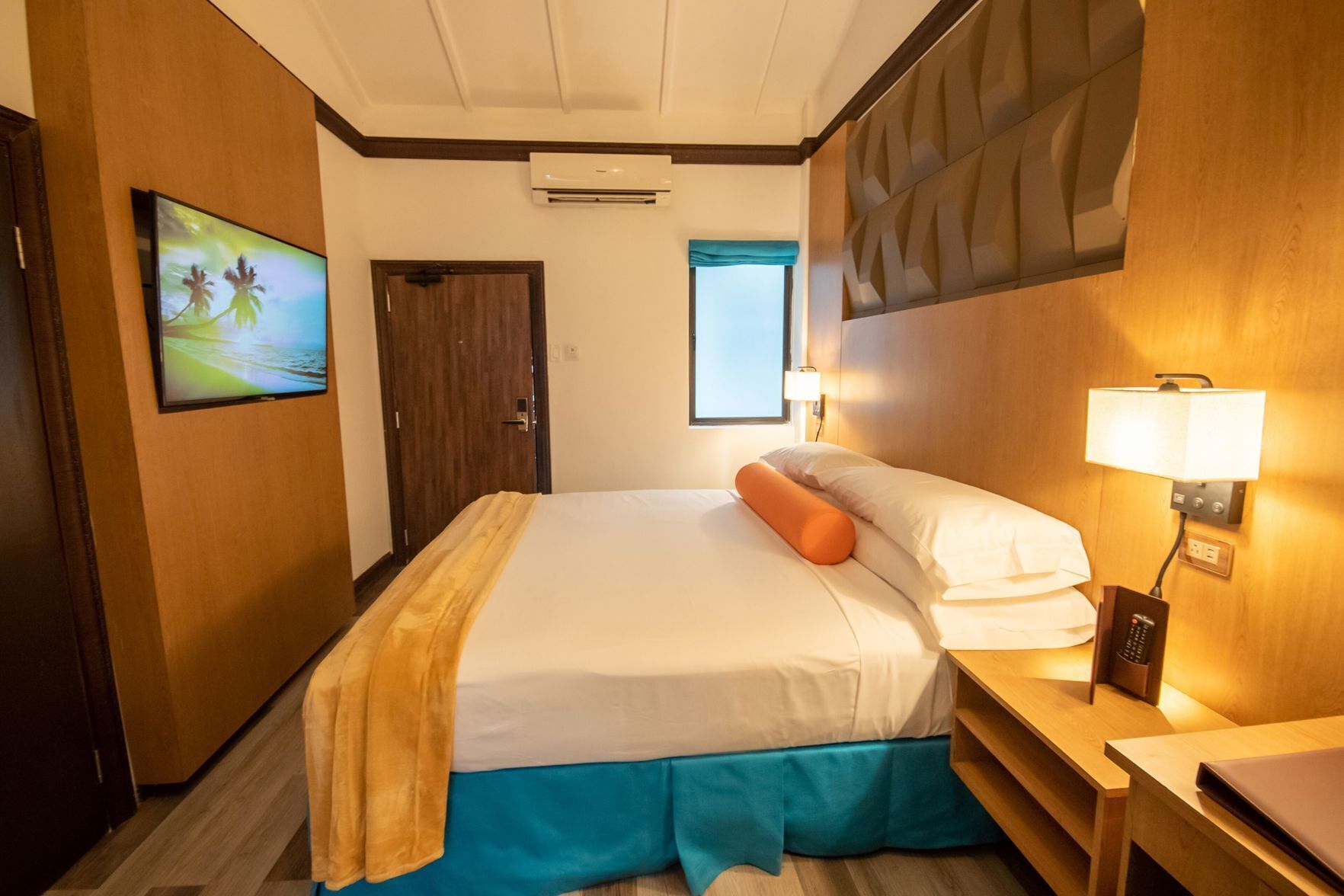 Premium bedding, in-room safe, individually furnished, desk