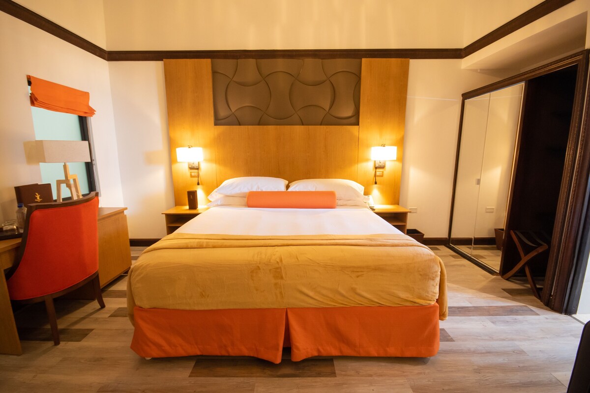 Premium bedding, in-room safe, desk, laptop workspace