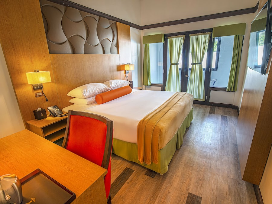 Premium bedding, in-room safe, individually furnished, desk