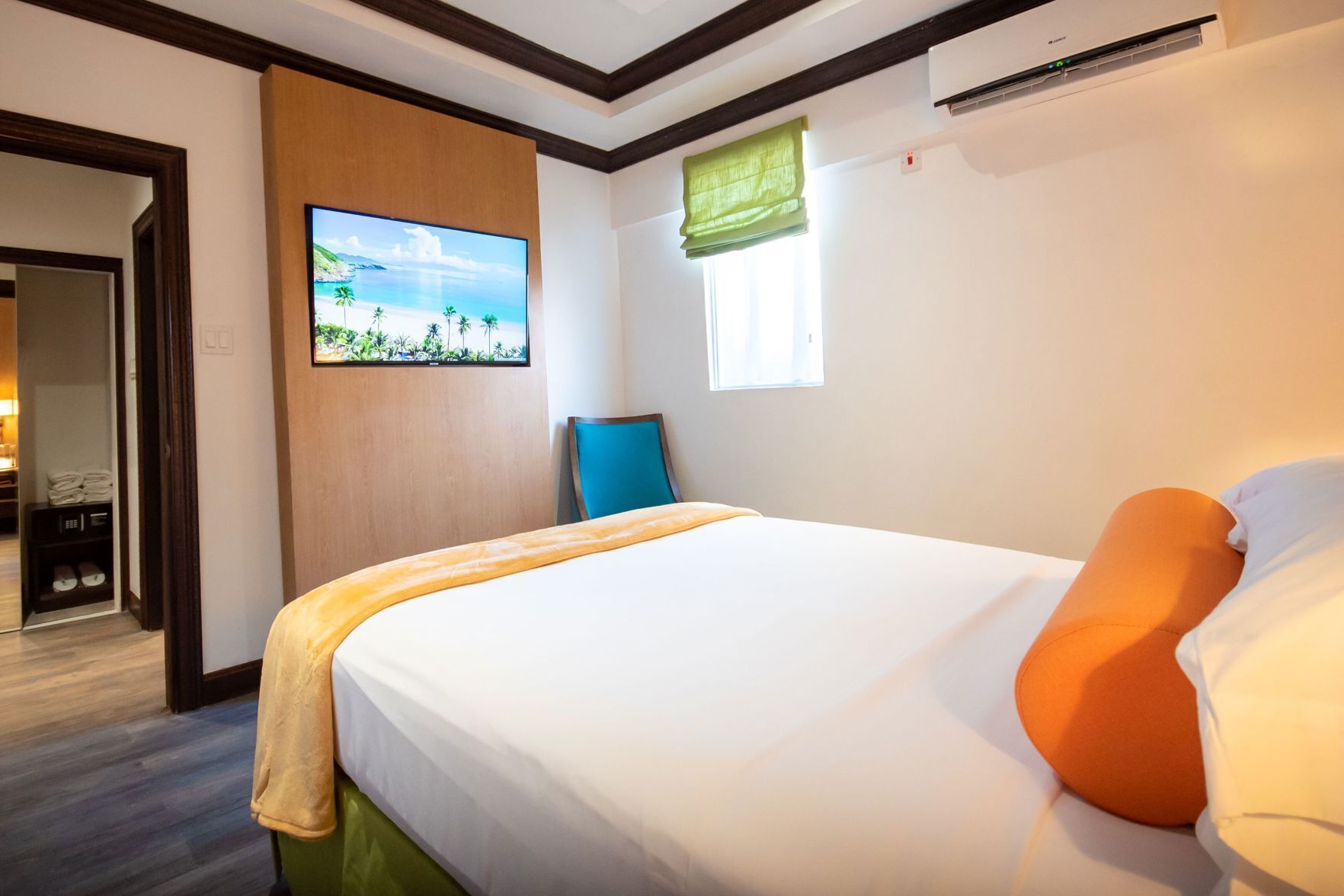 Premium bedding, in-room safe, individually furnished, desk