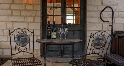 The Grapetown Gasthaus @ TimberRose Ranch hot tub