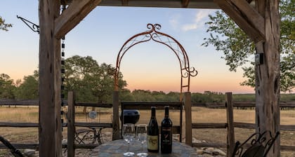 The Grapetown Gasthaus @ TimberRose Ranch hot tub
