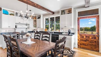 雪櫃、微波爐、焗爐、爐具