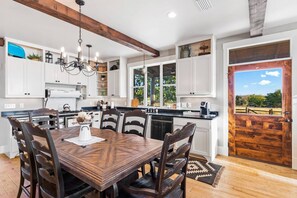 Fridge, microwave, oven, stovetop - The Ranch House @ TimberRose Ranch 3BR FBG hot tub (Fredericksburg)