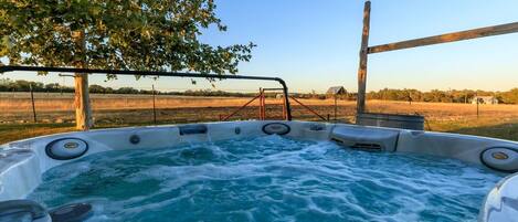 Outdoor spa tub