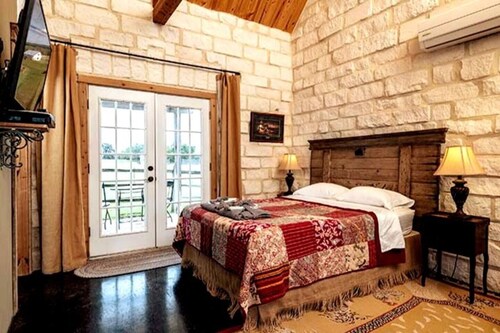 The Stone Cottage for 2 @ TimberRose Ranch hot tub