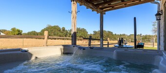 The Stone Cottage for 2 @ TimberRose Ranch hot tub