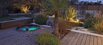 VILLA 6 persons, 5*, with swimming pool, spa and river