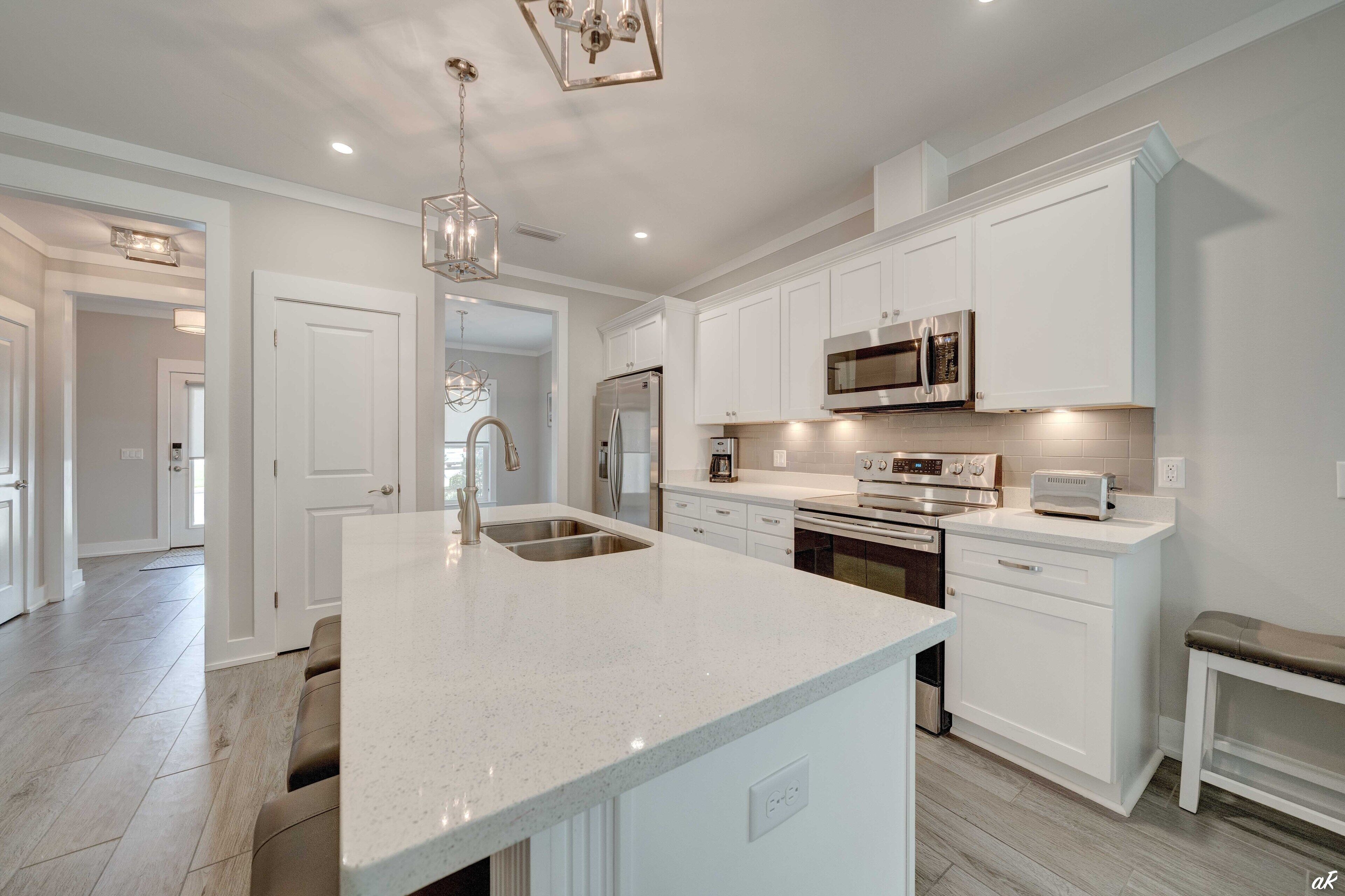 Kylskåp, mikrovågsugn, ugn och spishäll