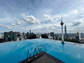 Outdoor pool - Victory suites  (Kuala Lumpur)