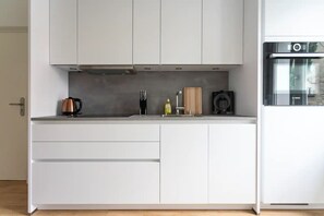 Kühlschrank, Ofen, Herdplatte, Geschirrspüler