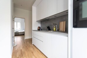Kühlschrank, Ofen, Herdplatte, Geschirrspüler
