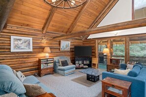 Télévision, cheminée, baby-foot