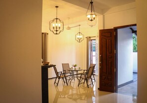 Interior - Romantic villa A/C — 5 min from the beach! and surf (Weligama)