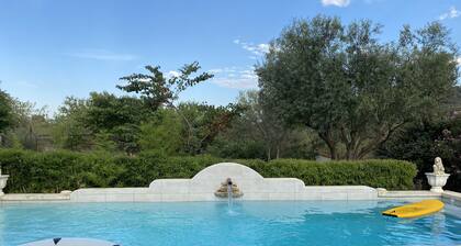 Villa with swimming pool, jacuzzi, large garden 7 minutes from the beaches of Les Lecques