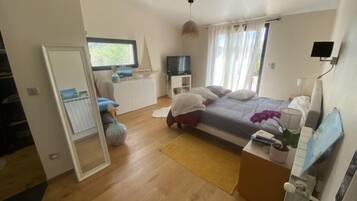 4 chambres, coffres-forts dans les chambres, fer et planche Ă repasser