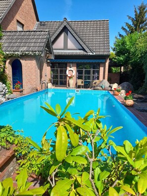 Outdoor pool - Cozy vacation apartment on the left bank of the Lower Rhine. (Kevelaer)