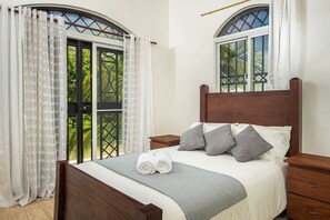 3 bedrooms, WiFi - 3-BR Villa w/Pool, 5 min walk to Cabarete Beach (Cabarete)