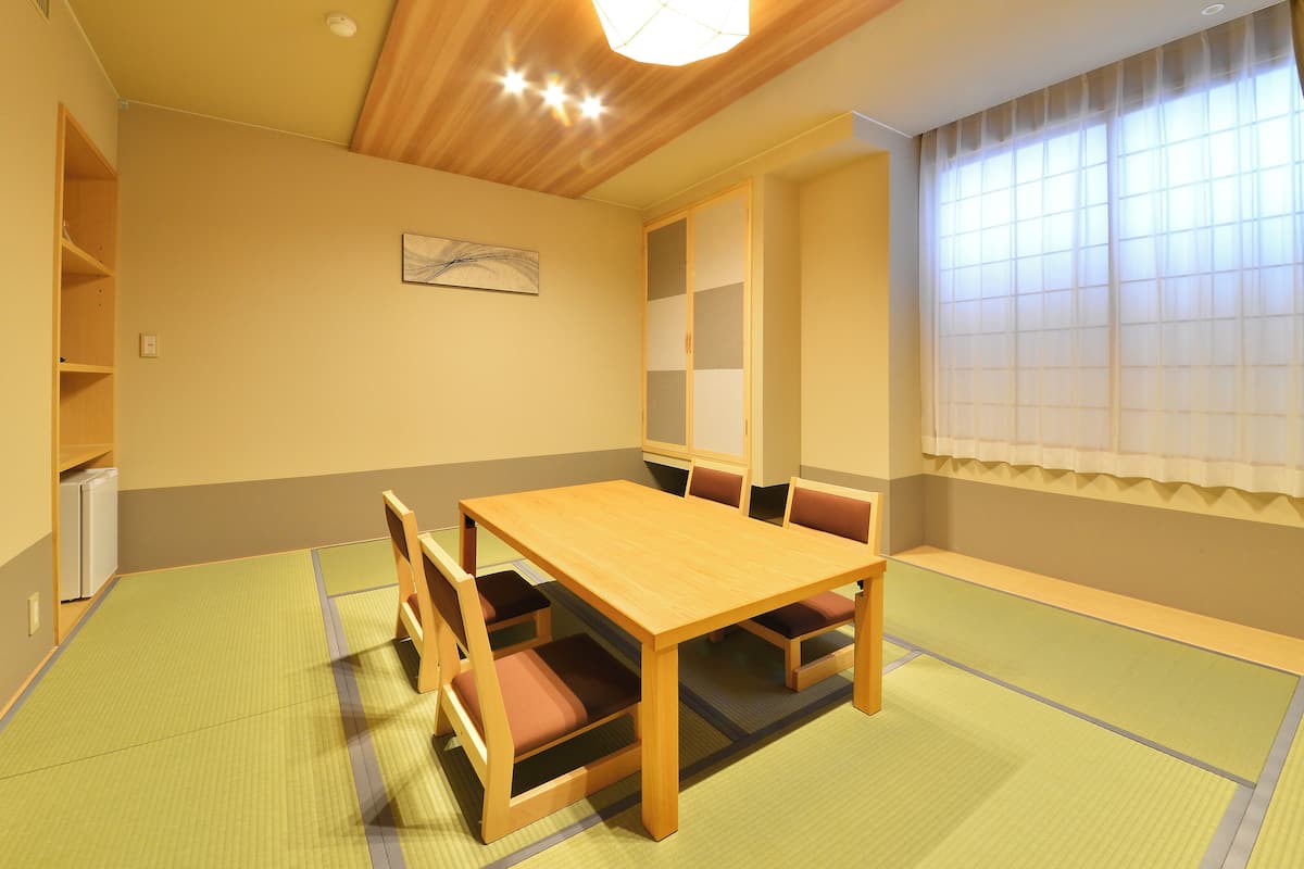 Family Quadruple Room, Non Smoking | Free WiFi, bed sheets