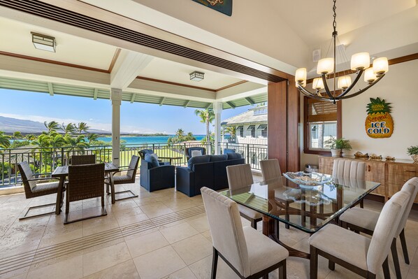 屋外ダイニングエリア