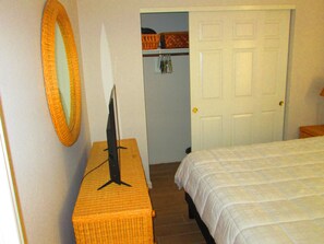 2 habitaciones, tabla de planchar con plancha y ropa de cama 