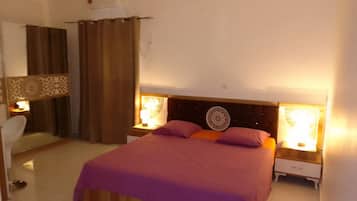 3 chambres, fer et planche à repasser, Wi-Fi, draps fournis