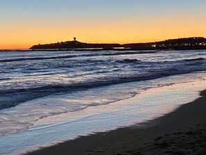 Beach nearby - Oceanview Penthouse, Stylish, Walking to Beach (Half Moon Bay)