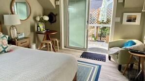 Travel crib, WiFi (free) - Oceanview Penthouse, Stylish, Walking to Beach (Half Moon Bay)