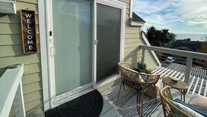 Outdoor dining - Oceanview Penthouse, Stylish, Walking to Beach (Half Moon Bay)