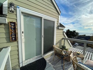 Outdoor dining - Oceanview Penthouse, Stylish, Walking to Beach (Half Moon Bay)