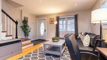 Een televisie en een kantoor