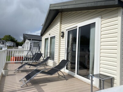 Luxury Air Conditioned holiday Lodge . sleeps 5  Burgh Castle  Great Yarmouth