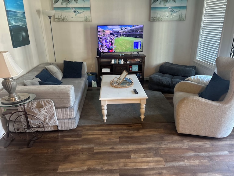 Beachfront 2-bedroom Condo Just Steps Away From Sand, Surf And Sun. - Murrells Inlet, SC